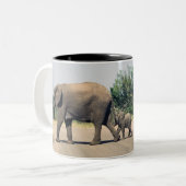 Kruger公園の象 ツートーンマグカップ (正面左)