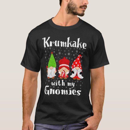 Krumkake With My Gnomies – ノルウェーのワッフルクッキー Tシャツ (正面)