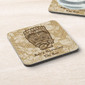 Ku-TikiのハワイアンのTikiのバーのコルクに支えられるコースター コースター (左側)