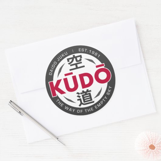 Kudo – Minimal Japanese Martial Arts Emblem ラウンドシール (封筒)