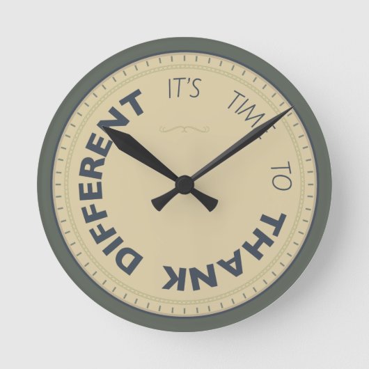 Kudos® ラウンド壁時計 (正面)