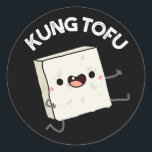 Kung Tofu Funny Food Tofu Pun Dark BG ラウンドシール<br><div class="desc">Kung Tofu Funny Food Tofu Pun features a cute piece of tofu doing a kung fu kick. Perfect pun gift for family and friends who love cute food tofu puns.</div>