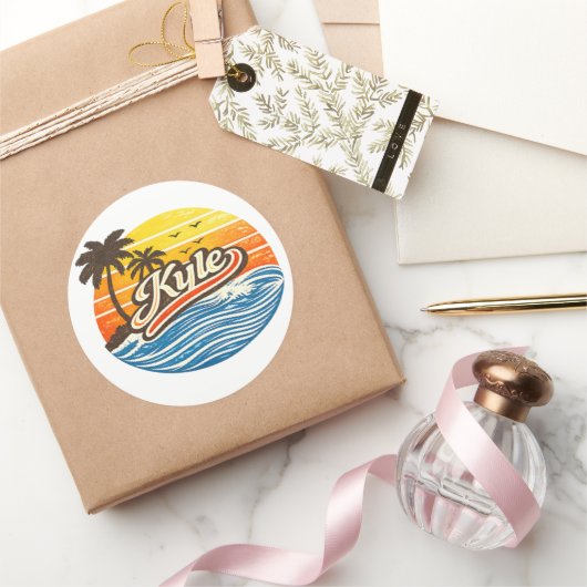 Kyle Retro Sunset Name Design ラウンドシール (ギフト)