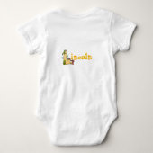 Lで始まる名前のベビーのDinoアルファベット ベビーボディスーツ (裏面)