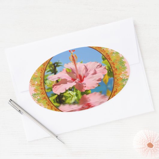 Lのフレームの水の上にピンクのハイビスカスの花 楕円形シール (封筒)