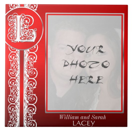 Lモノグラム「赤の白いレース」と写真 – タイル (正面)