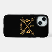 L69デザインの矢印 iPhone 15ケース (裏面横)