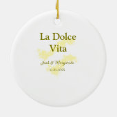 La Dolce Vita yellowのカップル結婚の名前の日付glit セラミックオーナメント (裏面)