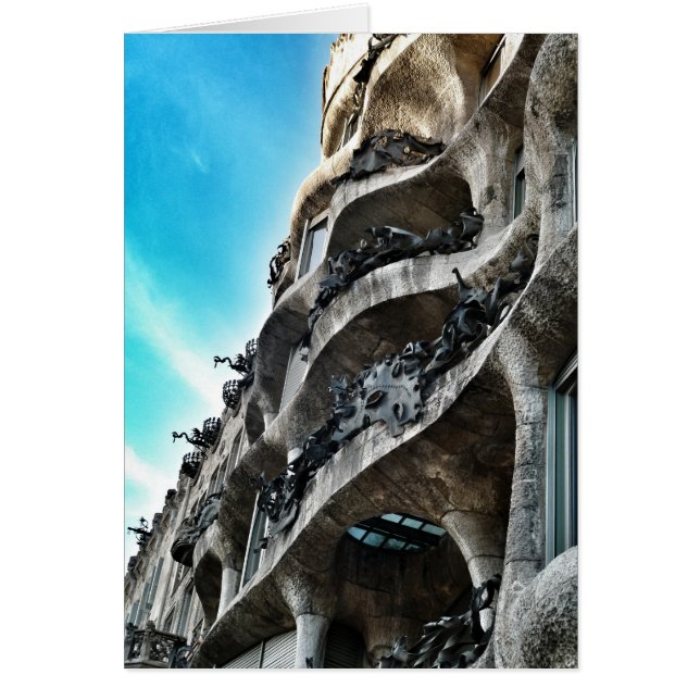 La Pedrera de Antoni Gaudí (正面)