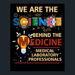Laboratory Science Lab Tech We Are The Science ポスター<br><div class="desc">科学と化学素晴らし、化学おたく科学研究室でキュートこの周期表プン笑わされるは素晴らし、ユーモアのドライ感を持つ化学の学生、教授、先生または科学に向けて専攻のだ。ラボで過もしごす時間が大好きで、人々を笑わせるのが好きなのよ。ラメ老人が冗談を言すごいい、ケチが鳴り響く！科学とおもしろいを定期的にT笑わされる!皮肉は強い！</div>