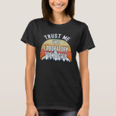 Laboratory Technician Trust Me a Laboratory Tシャツ (正面)