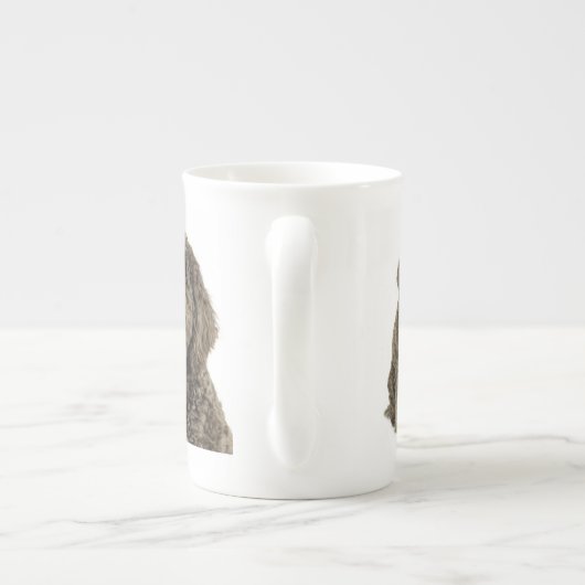 Labradoodleのお母さんのマグ ボーンチャイナマグカップ (裏面)