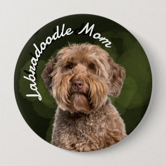 Labradoodleママ緑の背景 缶バッジ