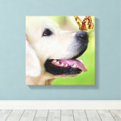 Labrador And Butterfly Throw Pillow キャンバスプリント (インサイチュ (ウッドフロア))