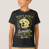 Labrador Dont Judge My Labrador Funny Gift Tシャツ (正面)