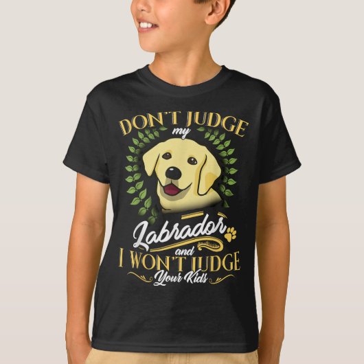 Labrador Dont Judge My Labrador Funny Gift Tシャツ (正面)