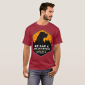 Labrador Retriever Hiking Tshirt for Lab Lovers Tシャツ (正面フル)
