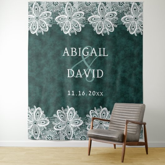 Lace on Emerald Green Faux Velvet Wedding Backdrop タペストリー (インサイチュ)
