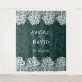 Lace on Emerald Green Faux Velvet Wedding Backdrop タペストリー (正面)