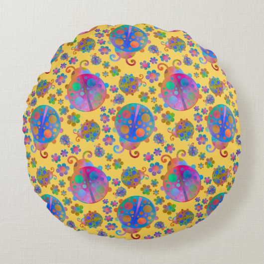 Lady Bugs Amongst the Flowers on a Midsummer Day ラウンドクッション (正面)