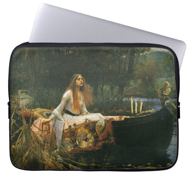 Lady of Shalott On Boat by John William Waterhouse ラップトップスリーブ (正面)