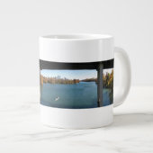 Ladybird Lake Rowers – オースティンテキサス州スカイライン ジャンボコーヒーマグカップ (正面右)