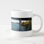 Ladybird Lake Rowers – オースティンテキサス州スカイライン ジャンボコーヒーマグカップ (右)