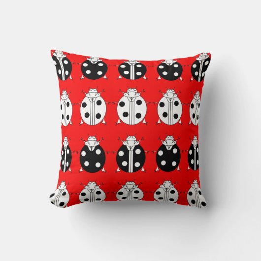 ladybirds pattern クッション (正面)