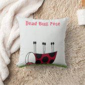 Ladybugおもしろい Dead Bug Yoga Pose クッション (ブランケット)