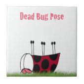 Ladybugおもしろい Dead Bug Yoga Pose タイル (正面)