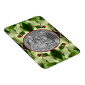 Ladybug On Dogwood Flower Frameあなたの写真を追加 マグネット (右側)