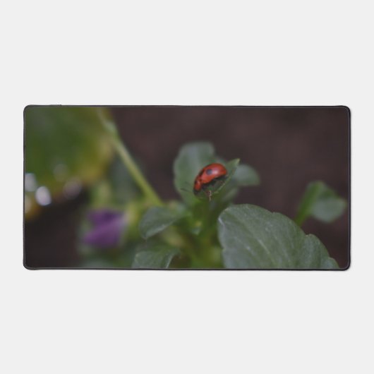 Ladybug on Flowers デスクマット (正面)