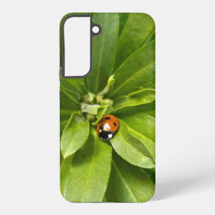 Ladybug on Flowers Samsung Galaxy S22+ケース
