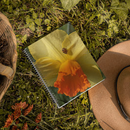 Ladybug on Yellow Daffodilフローラ ノートブック