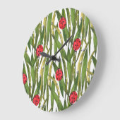 Ladybugs:デイジー背景水色パターン。 ラージ壁時計 (傾斜)