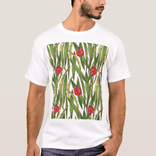 Ladybugs:デイジー背景水色パターン。 Tシャツ