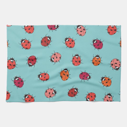 Ladybugs、青い背景、シームレス魅力的なパターン キッチンタオル (横)