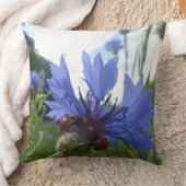 Ladybugs Meeting on Cornflower装飾用クッション クッション (ブランケット)