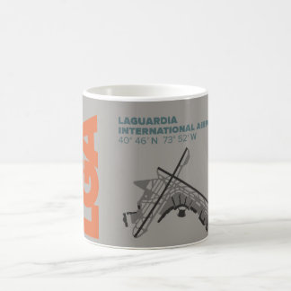 LaGuardia空港(LGA)図表のマグ コーヒーマグカップ