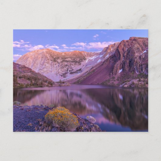 Lake Ellery and Sierra Mountains at dusk ポストカード (正面)