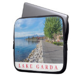 Lake Garda Bardolino promenade viewノートパソコンケース ラップトップスリーブ (正面左)