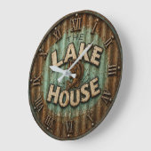 Lake House Bass Fishing Rustic Angler Cabin ラージ壁時計 (傾斜)