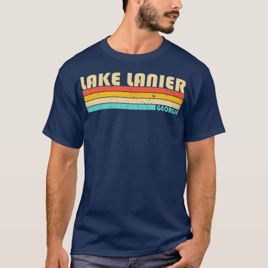LAKE LANIER GEORGIA Funny Fishing Camping Summer Tシャツ (正面)