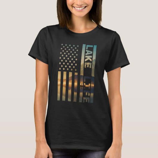 Lake Life American Flag Dock Sunset Wakeboarder Po Tシャツ (正面)