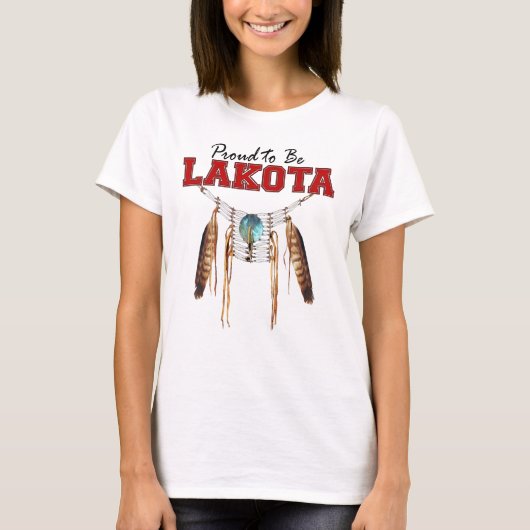 LakotaのTシャツがあること誇りを持った Tシャツ (正面)