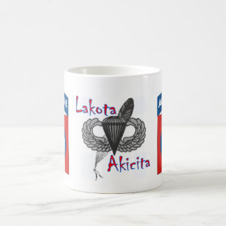 Lakota Akicitaのマグ コーヒーマグカップ