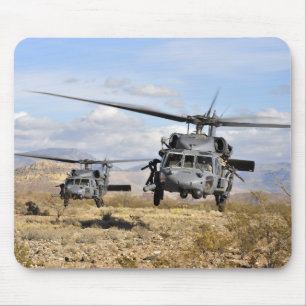 LANに準備する2つのHH-60 Pavehawkのヘリコプター マウスパッド