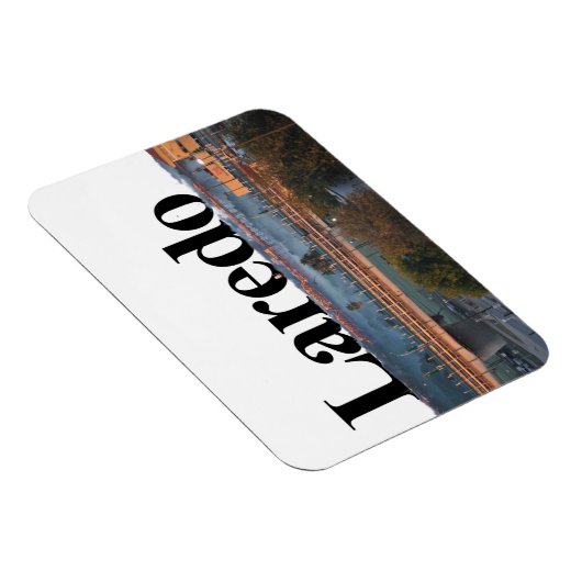 Laredo、スカイマグネットにLaredoを搭載したTXスカイライン マグネット (右側)