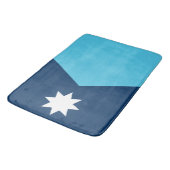 Large bath mat with flag of Minnesota, USA バスマット (アングル)