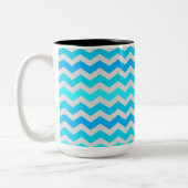 Large Blue and Aqua Chevron Striped Mug ツートーンマグカップ (左)